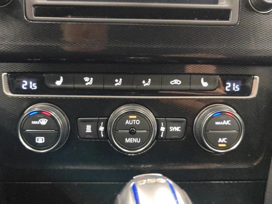 VOLKSWAGEN Golf 2015