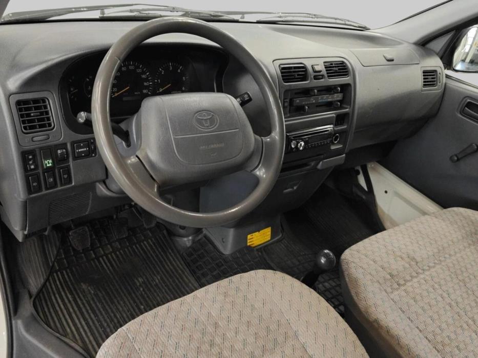 TOYOTA Hiace 2004