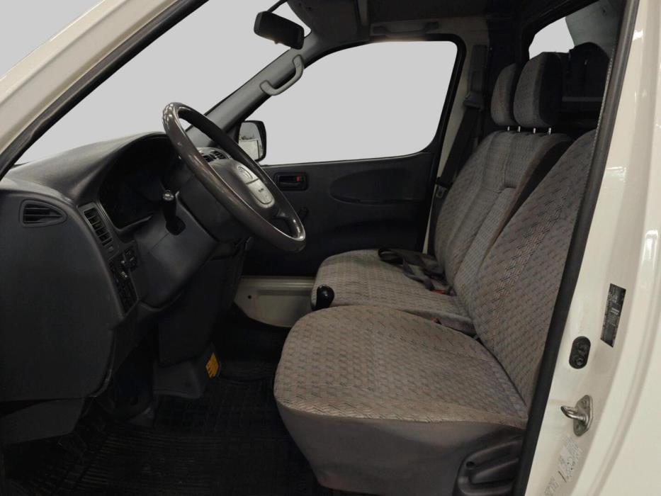 TOYOTA Hiace 2004