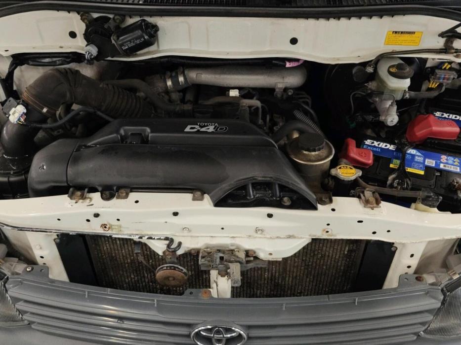TOYOTA Hiace 2004