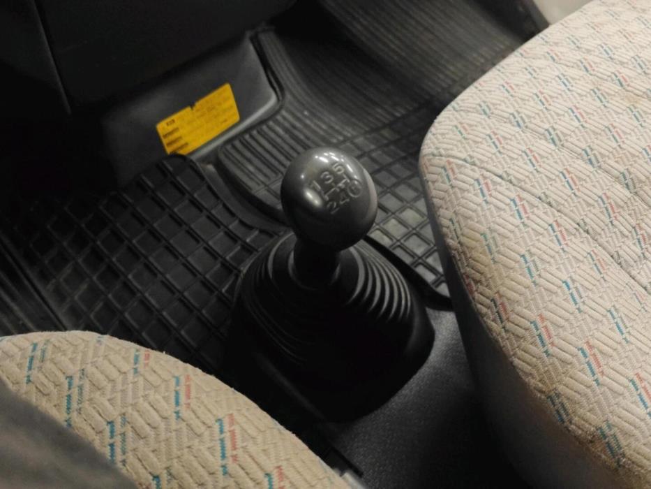 TOYOTA Hiace 2004