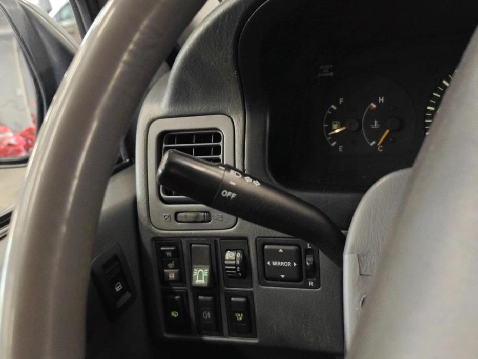 TOYOTA Hiace 2004