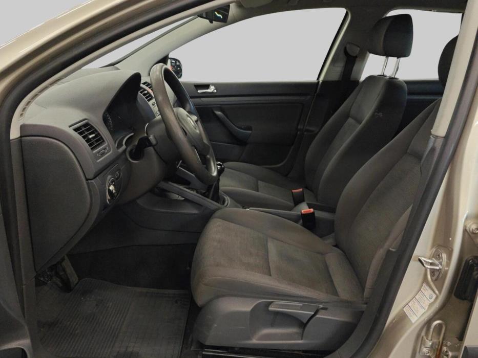 VOLKSWAGEN Golf 2005
