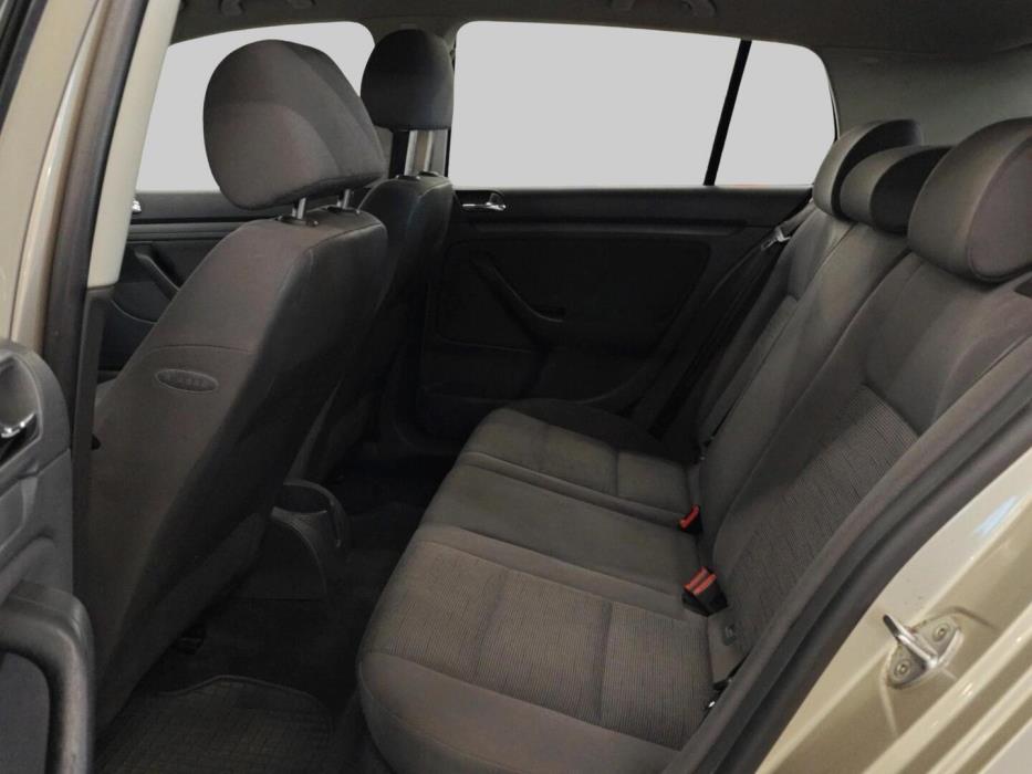 VOLKSWAGEN Golf 2005