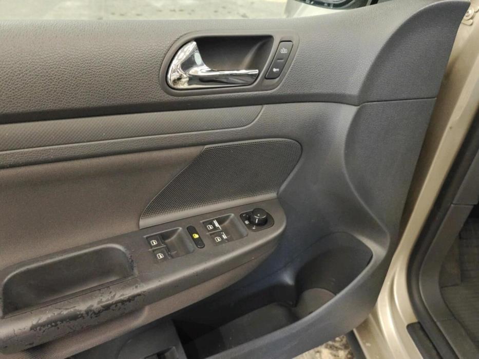 VOLKSWAGEN Golf 2005