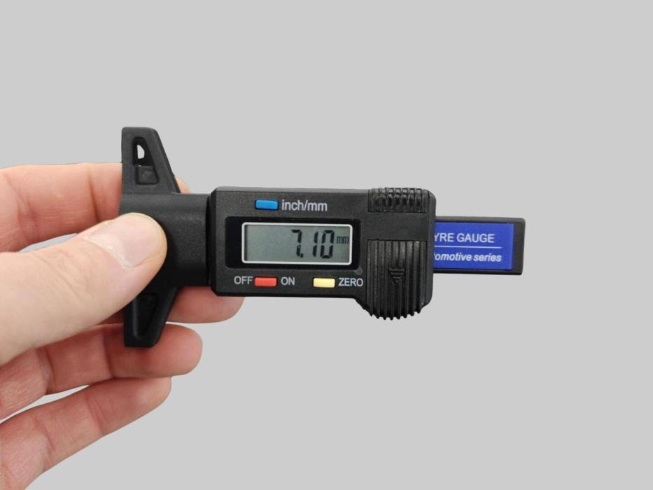 VOLKSWAGEN Golf 2005