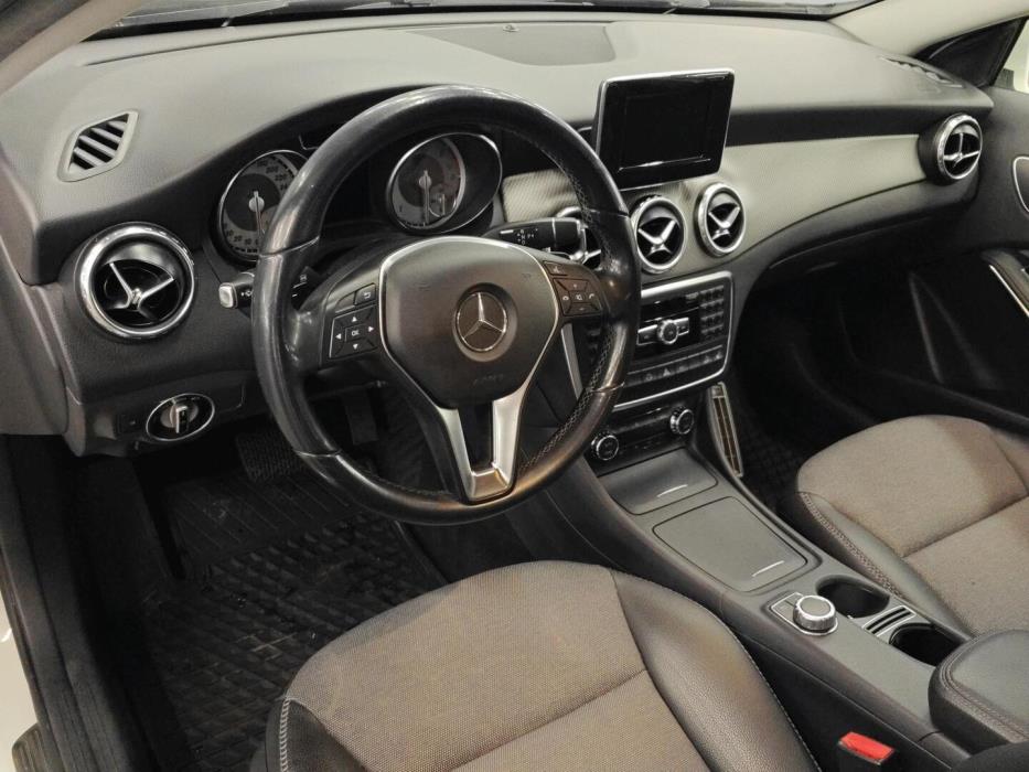 MERCEDES-BENZ GLA 2015