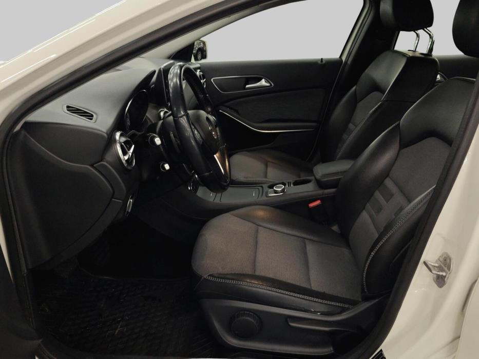 MERCEDES-BENZ GLA 2015