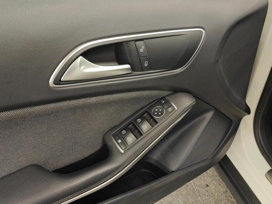 MERCEDES-BENZ GLA 2015