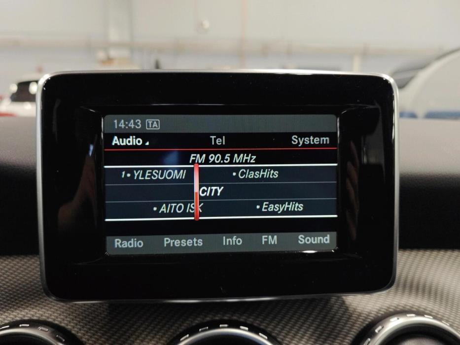 MERCEDES-BENZ GLA 2015