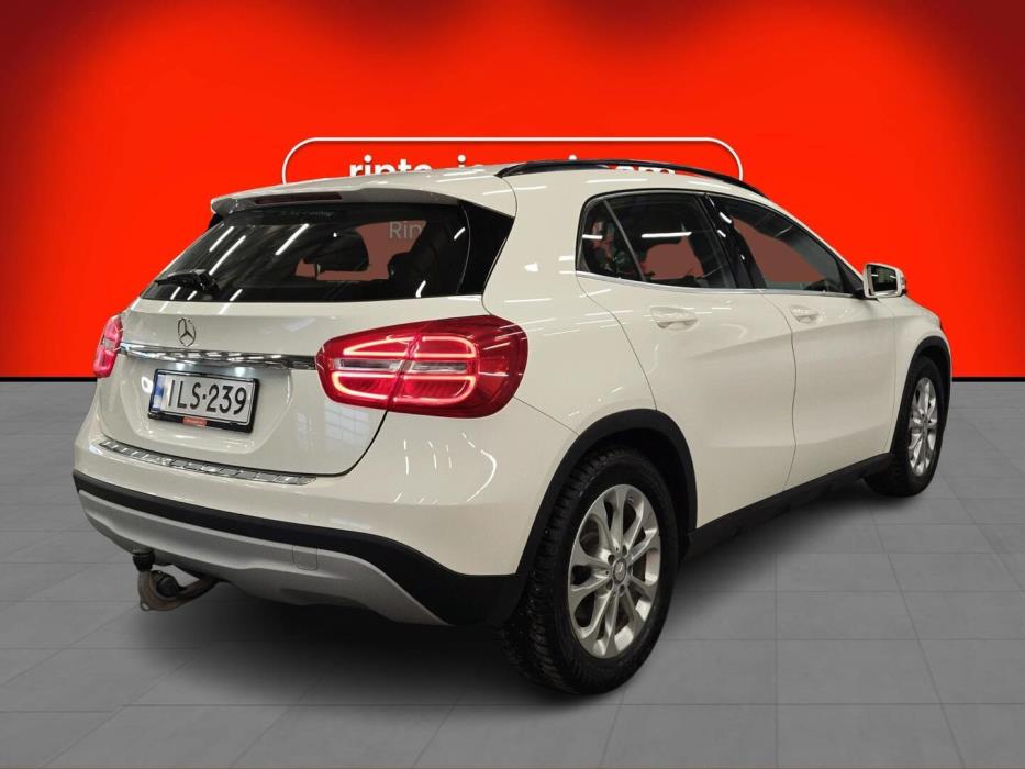 MERCEDES-BENZ GLA 2015
