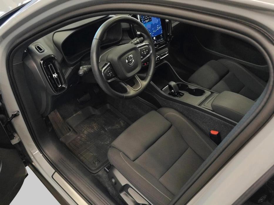 VOLVO EX40 2025
