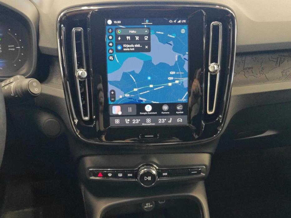 VOLVO EX40 2025