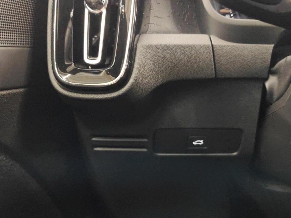 VOLVO EX40 2025