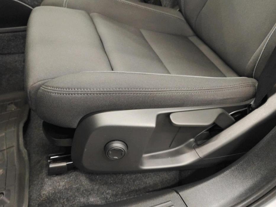 VOLVO EX40 2025