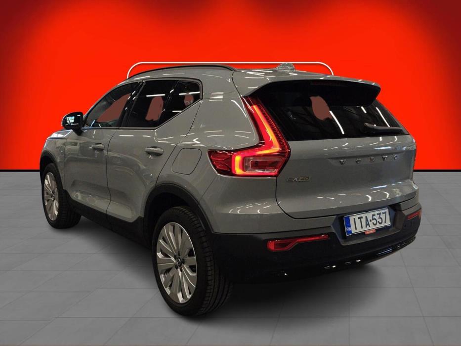 VOLVO EX40 2025