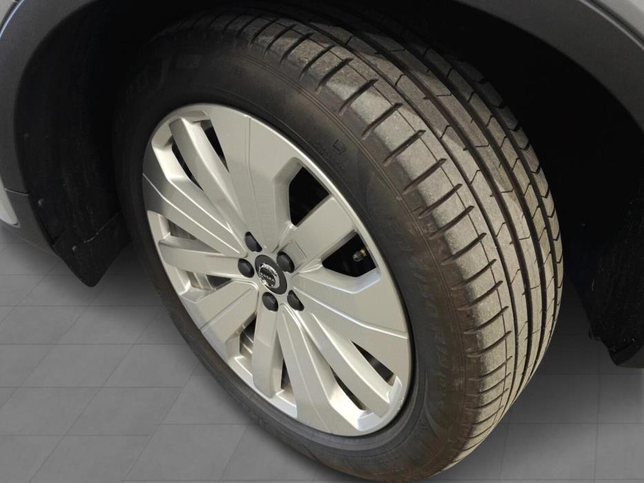 VOLVO EX40 2025