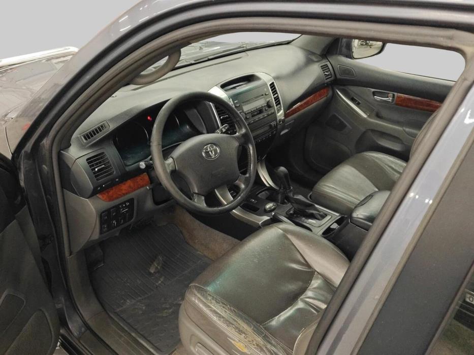 TOYOTA Land Cruiser 2004