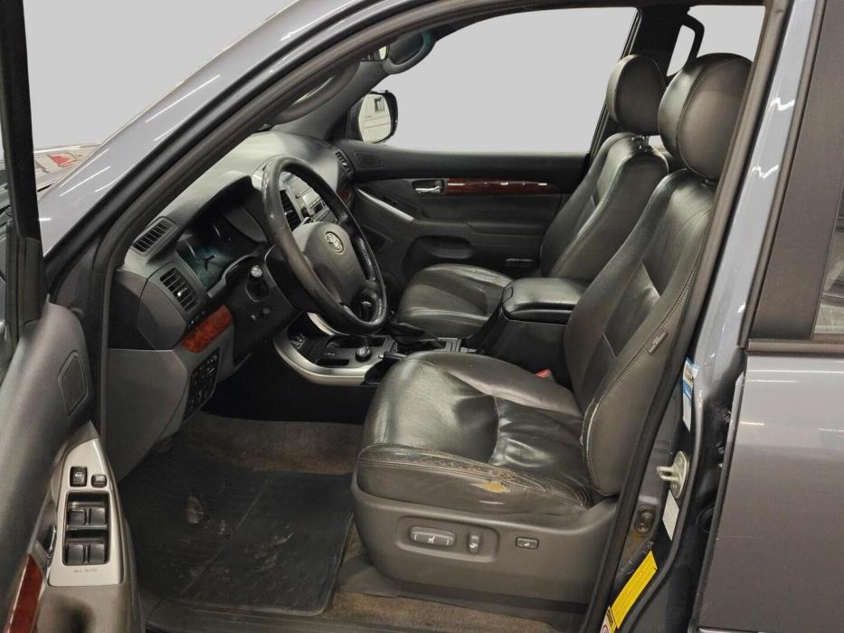 TOYOTA Land Cruiser 2004