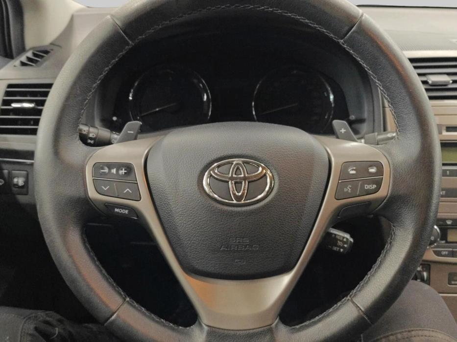 TOYOTA Avensis 2011