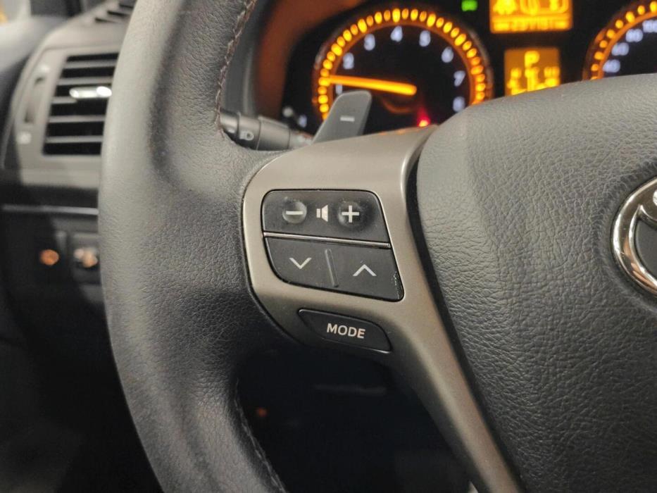 TOYOTA Avensis 2011