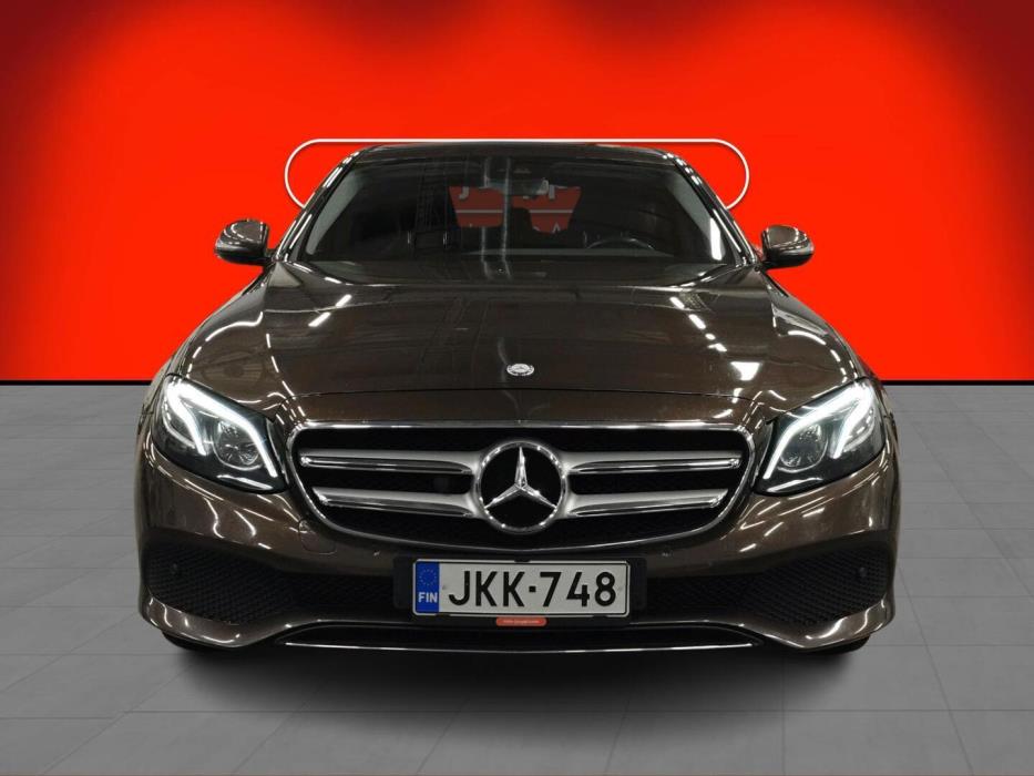MERCEDES-BENZ E 2016