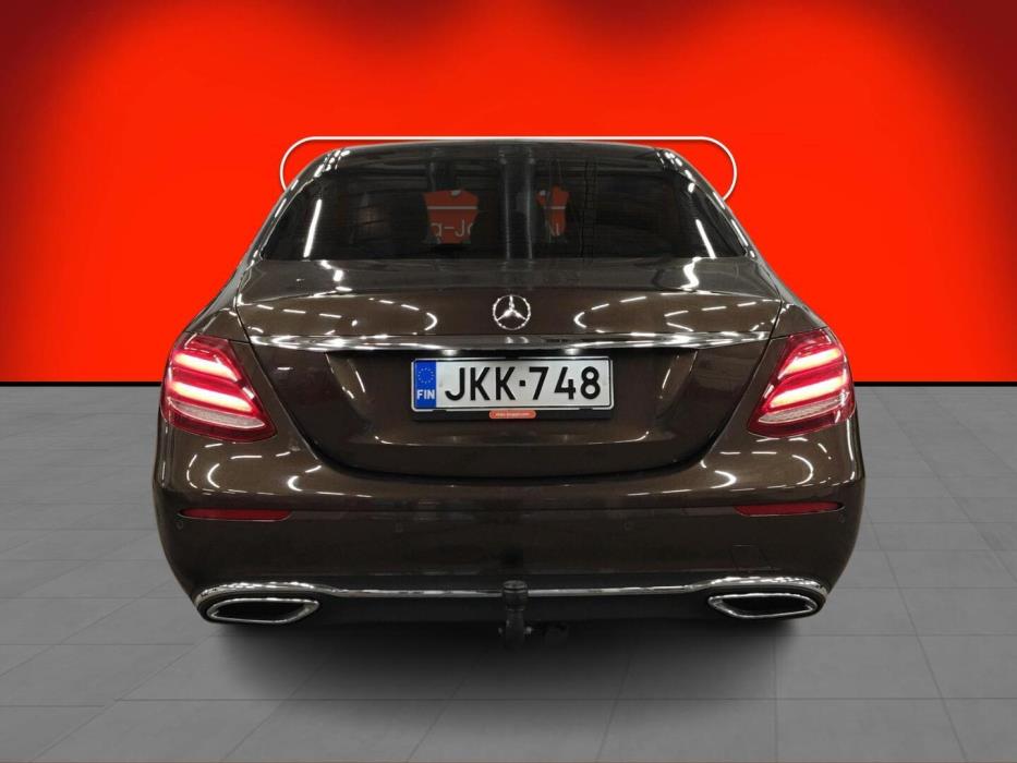 MERCEDES-BENZ E 2016