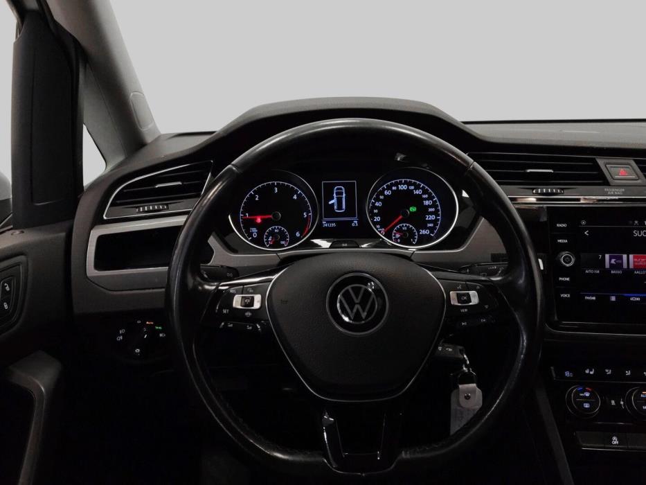 VOLKSWAGEN Touran 2021