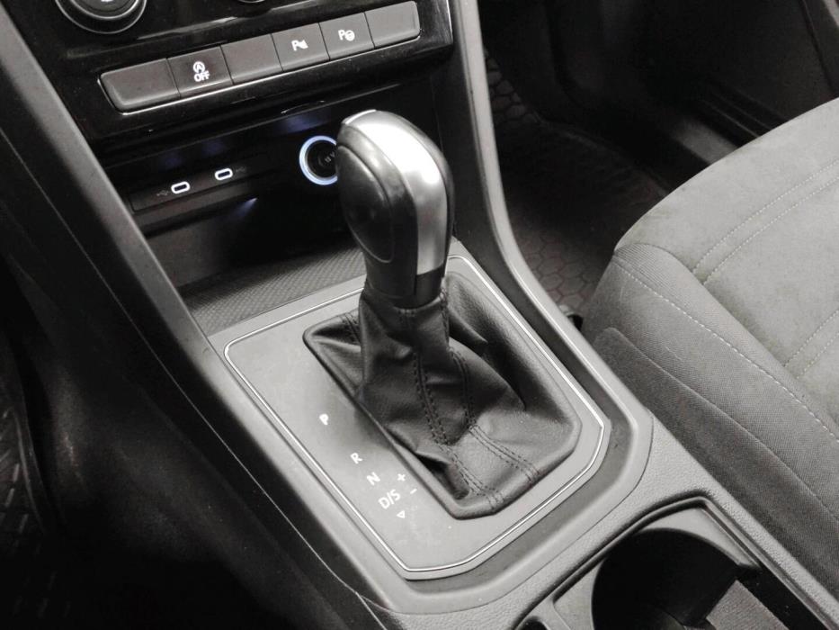 VOLKSWAGEN Touran 2021