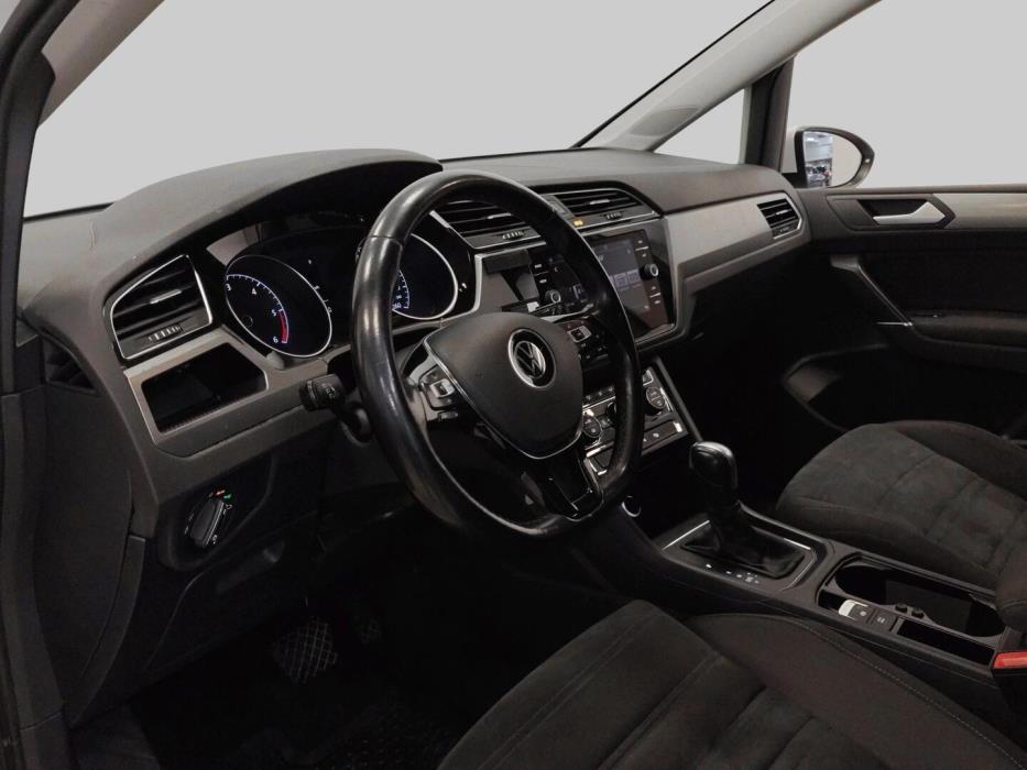 VOLKSWAGEN Touran 2021