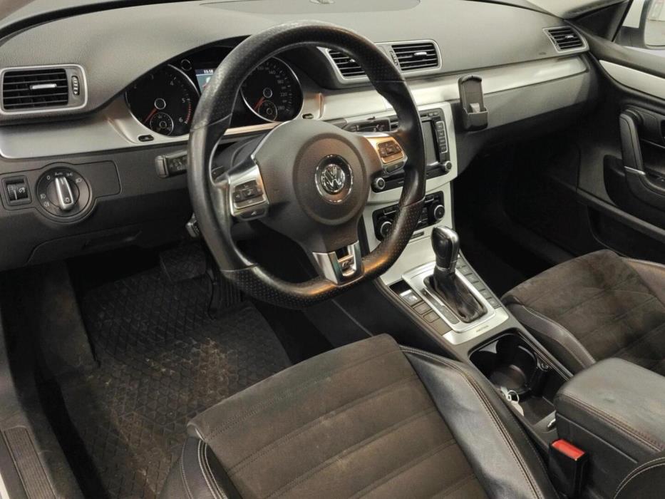 VOLKSWAGEN Passat CC 2011