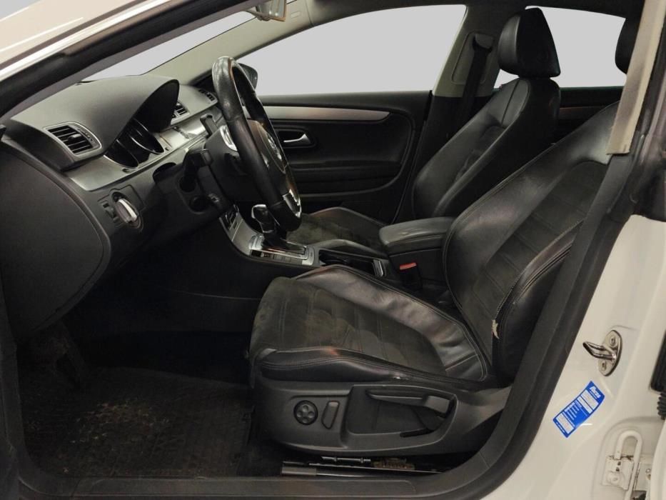 VOLKSWAGEN Passat CC 2011