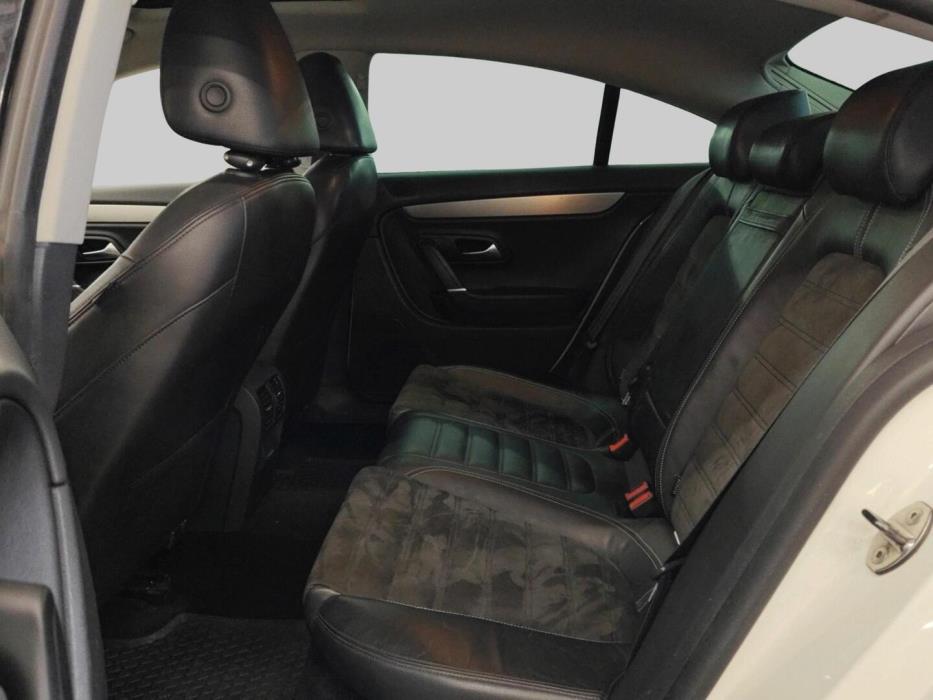 VOLKSWAGEN Passat CC 2011