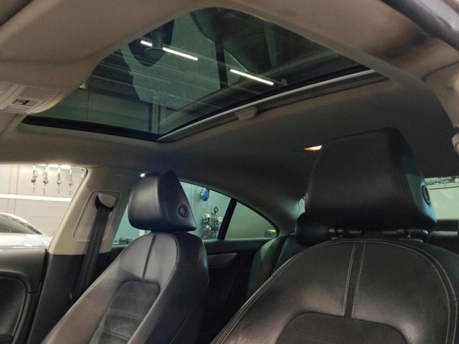 VOLKSWAGEN Passat CC 2011