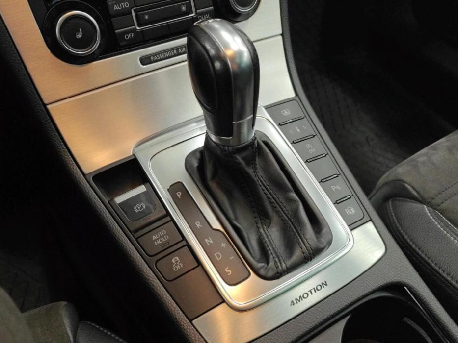 VOLKSWAGEN Passat CC 2011