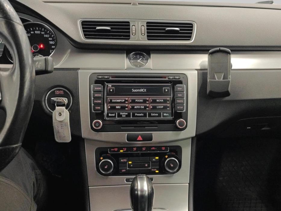 VOLKSWAGEN Passat CC 2011