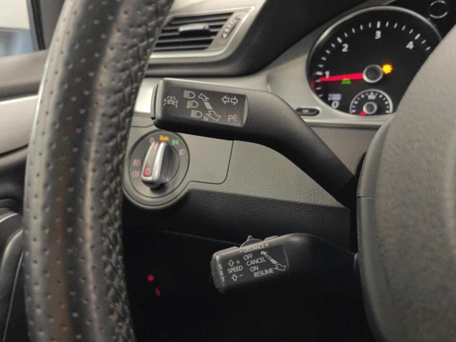 VOLKSWAGEN Passat CC 2011