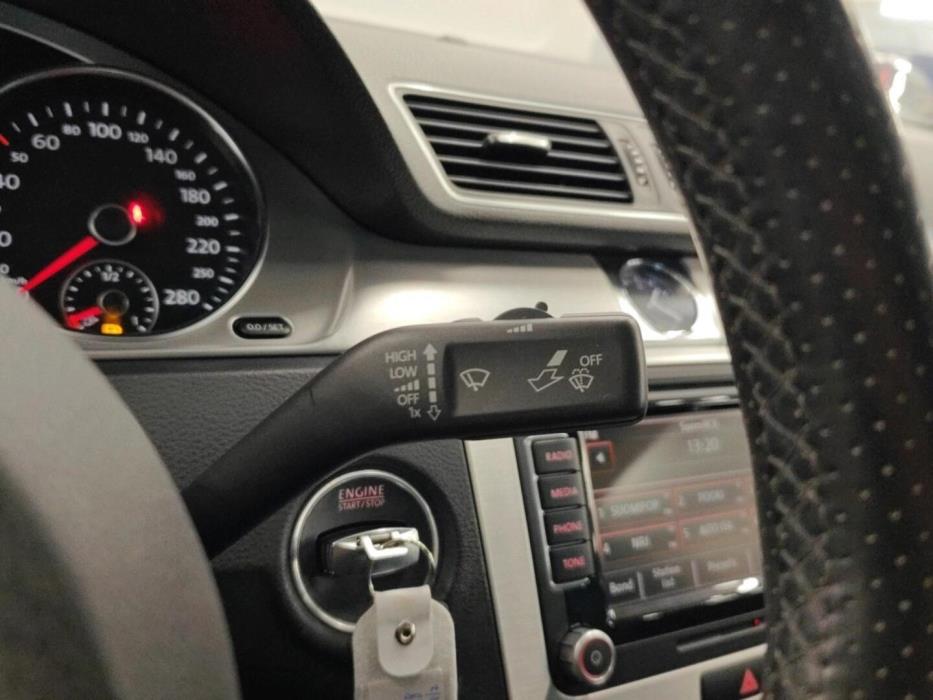 VOLKSWAGEN Passat CC 2011