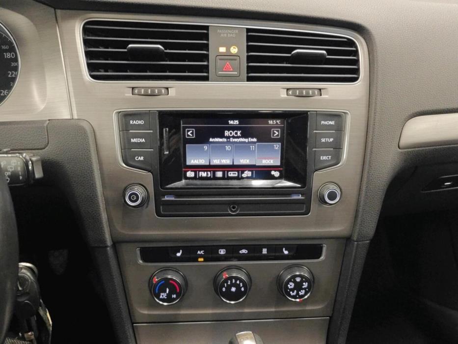 VOLKSWAGEN Golf 2016