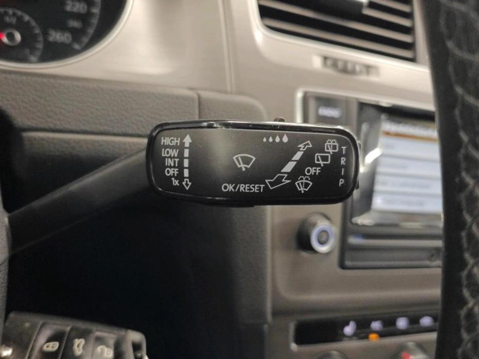 VOLKSWAGEN Golf 2016