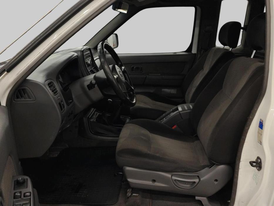 NISSAN NP300 2009