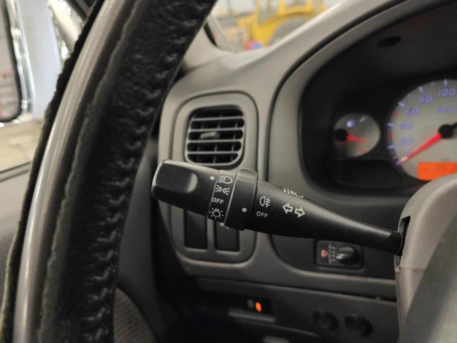 NISSAN NP300 2009