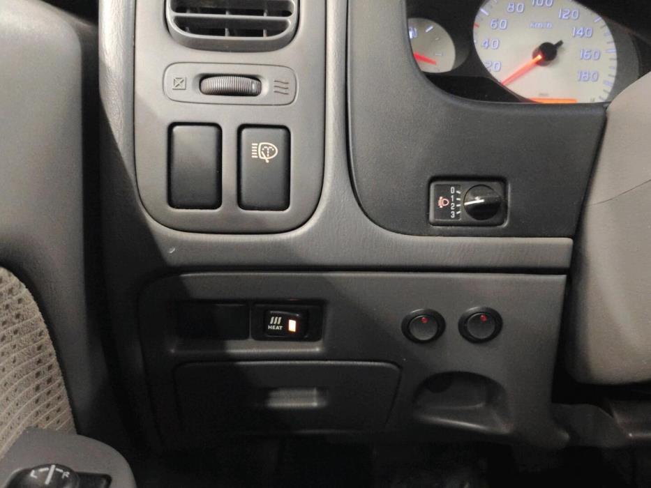 NISSAN NP300 2009