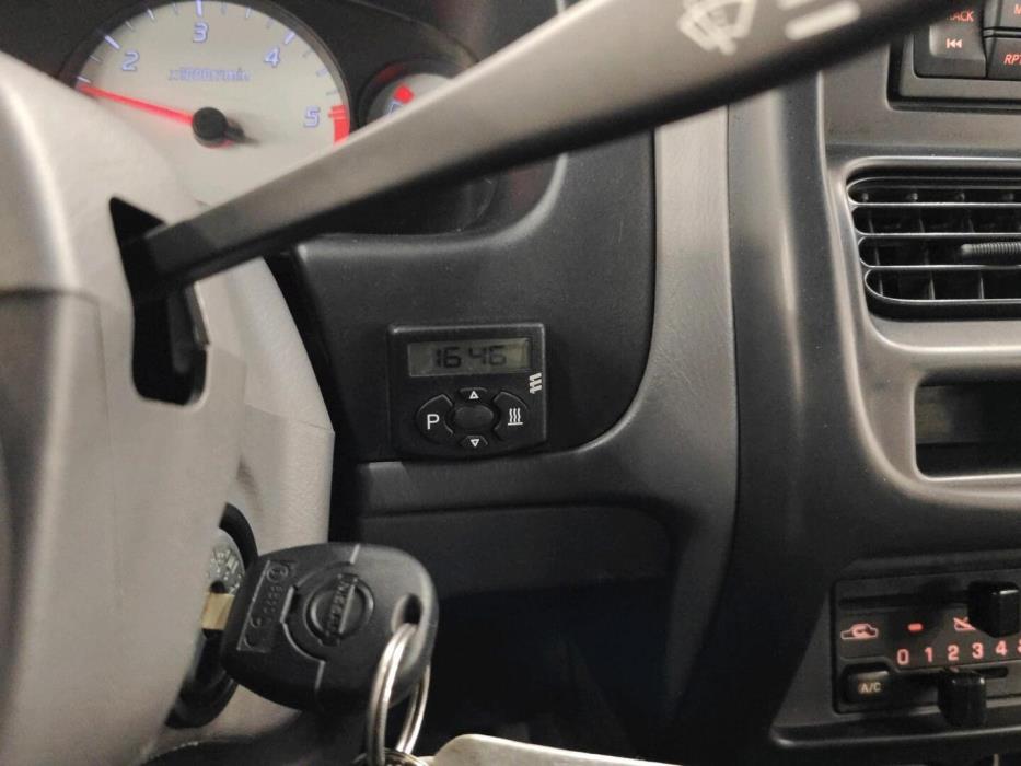 NISSAN NP300 2009