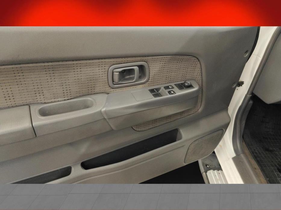 NISSAN NP300 2009