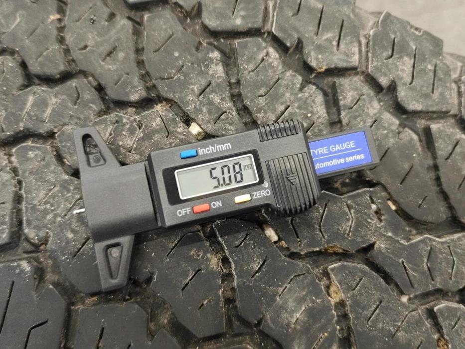 NISSAN NP300 2009