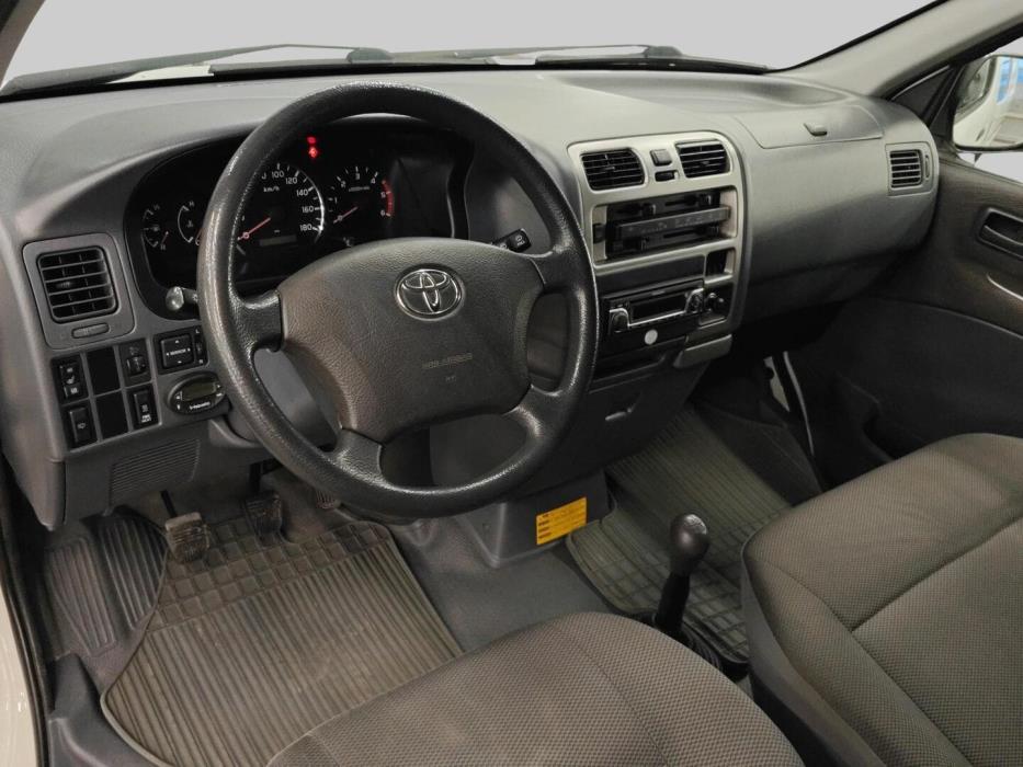 TOYOTA Hiace 2010