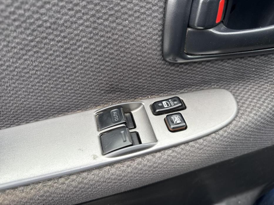 TOYOTA Hiace 2011