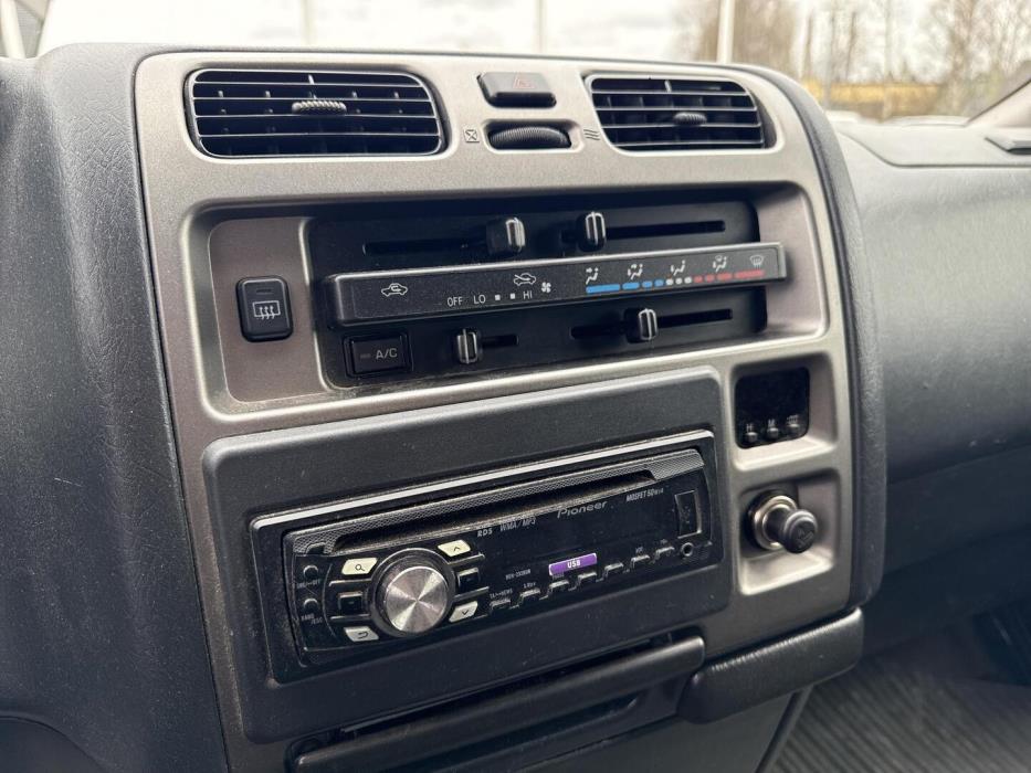 TOYOTA Hiace 2011