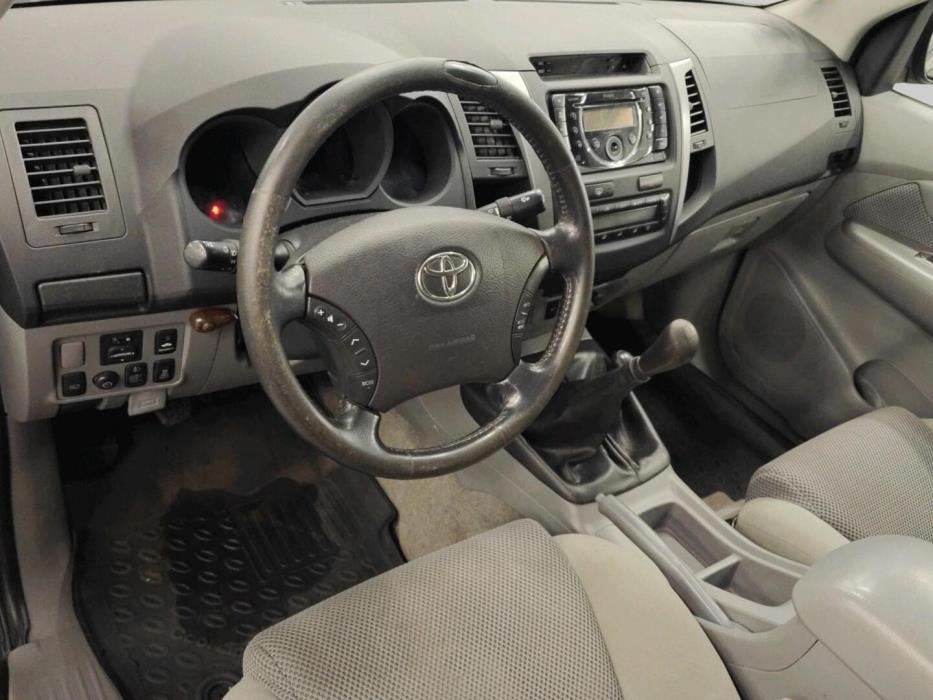 TOYOTA Hilux 2011